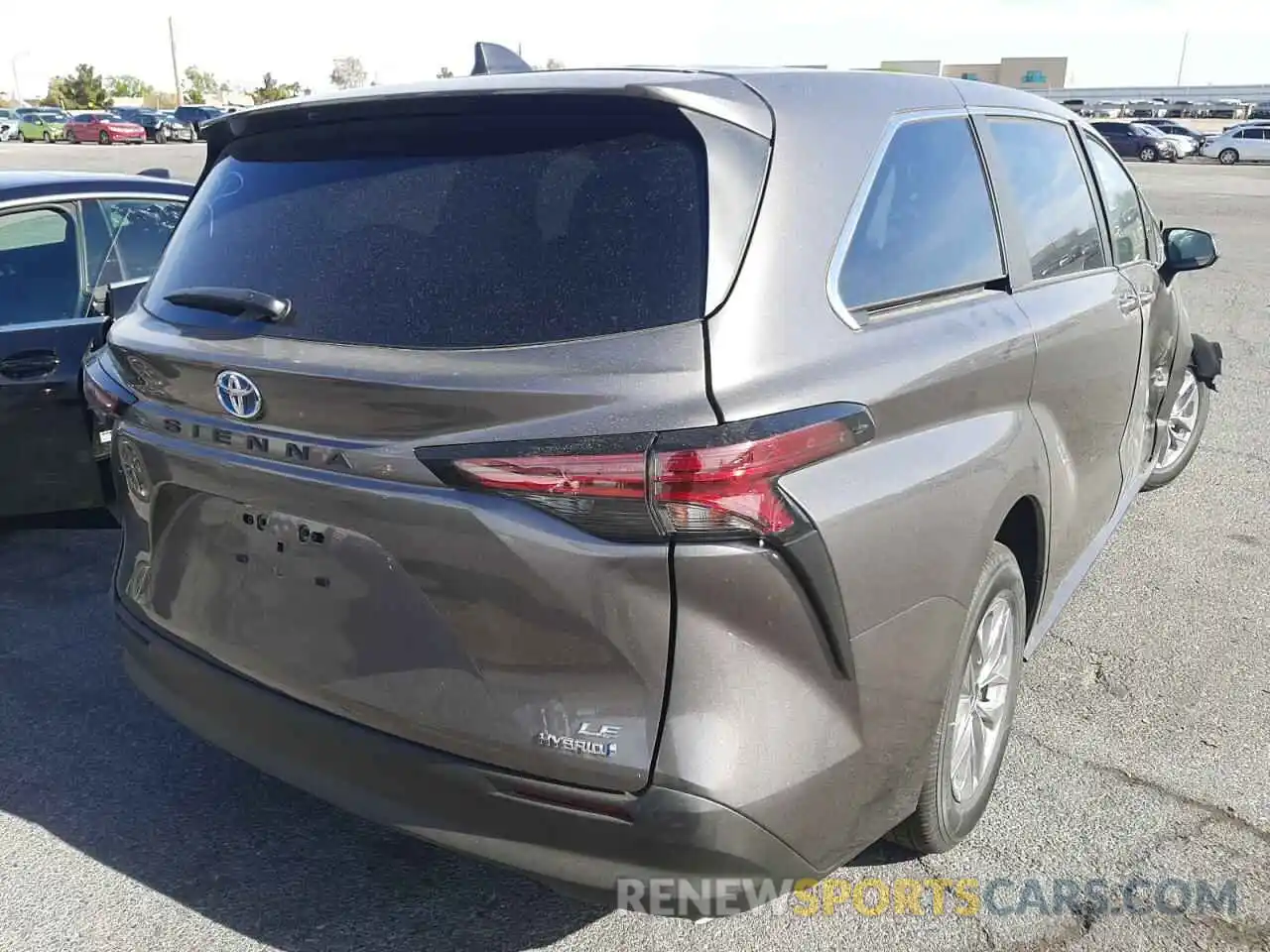 4 Photograph of a damaged car 5TDKRKECXNS111172 TOYOTA SIENNA 2022