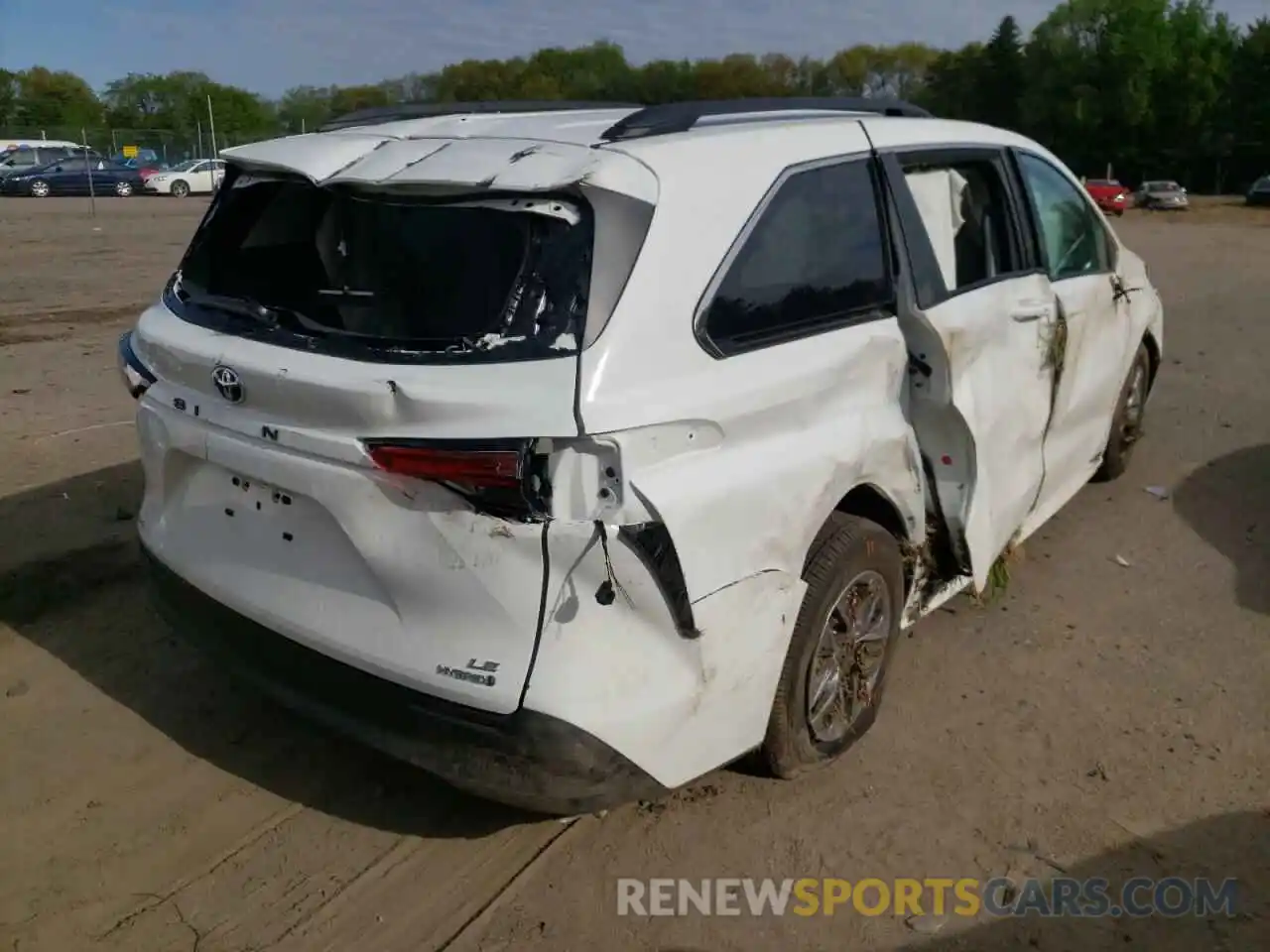 4 Photograph of a damaged car 5TDKSKFC2NS052136 TOYOTA SIENNA 2022