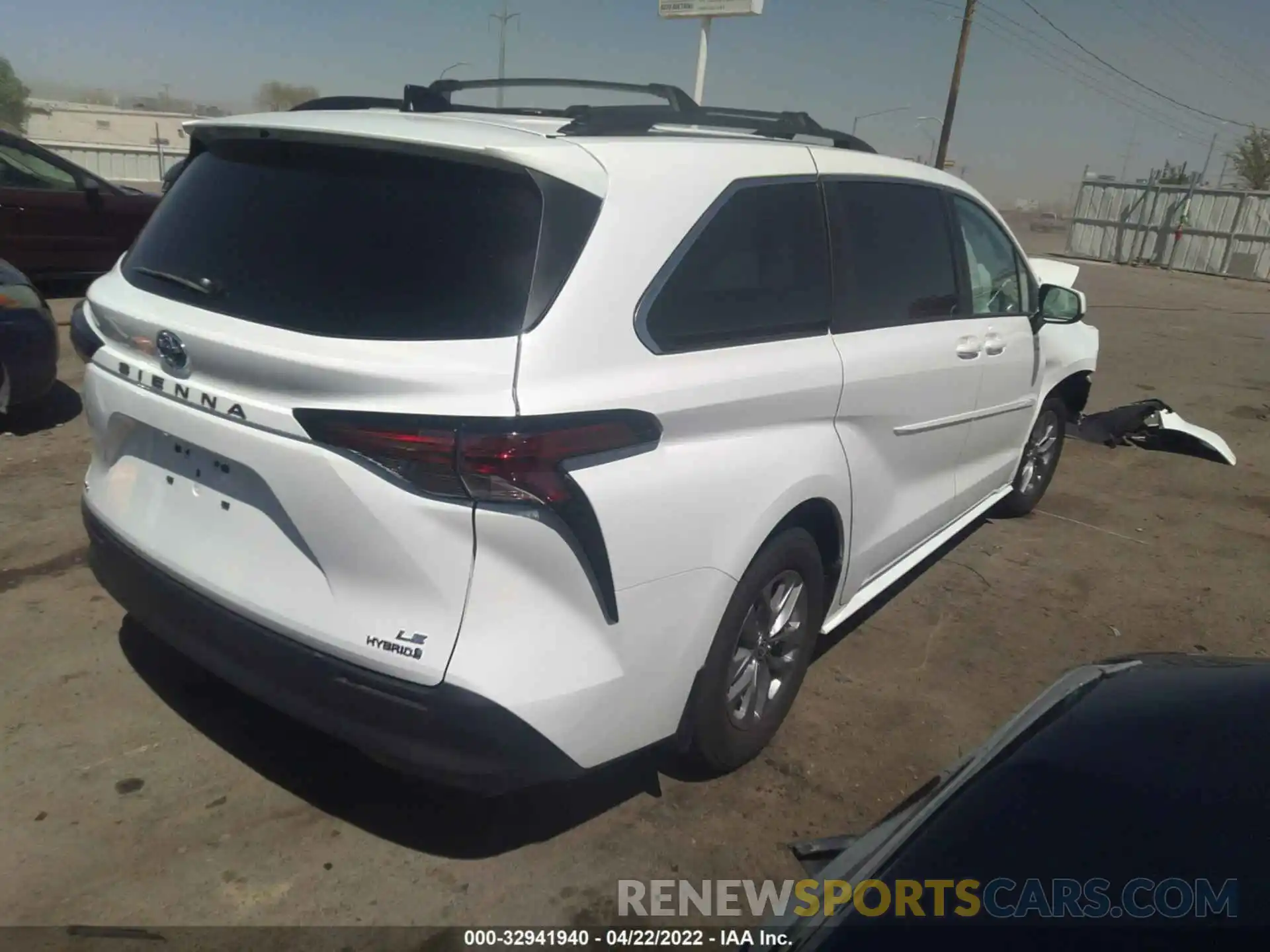 4 Photograph of a damaged car 5TDKSKFC6NS049238 TOYOTA SIENNA 2022