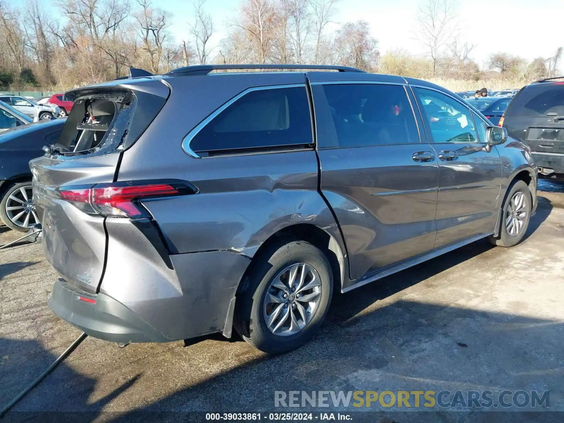 4 Photograph of a damaged car 5TDKSKFC7NS044288 TOYOTA SIENNA 2022