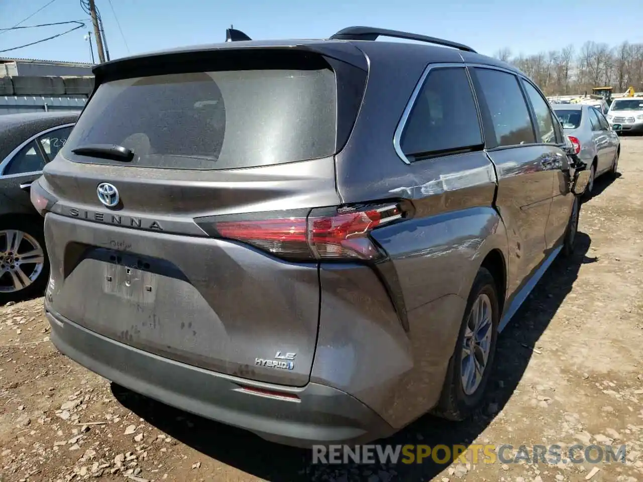 4 Photograph of a damaged car 5TDKSKFC7NS045330 TOYOTA SIENNA 2022