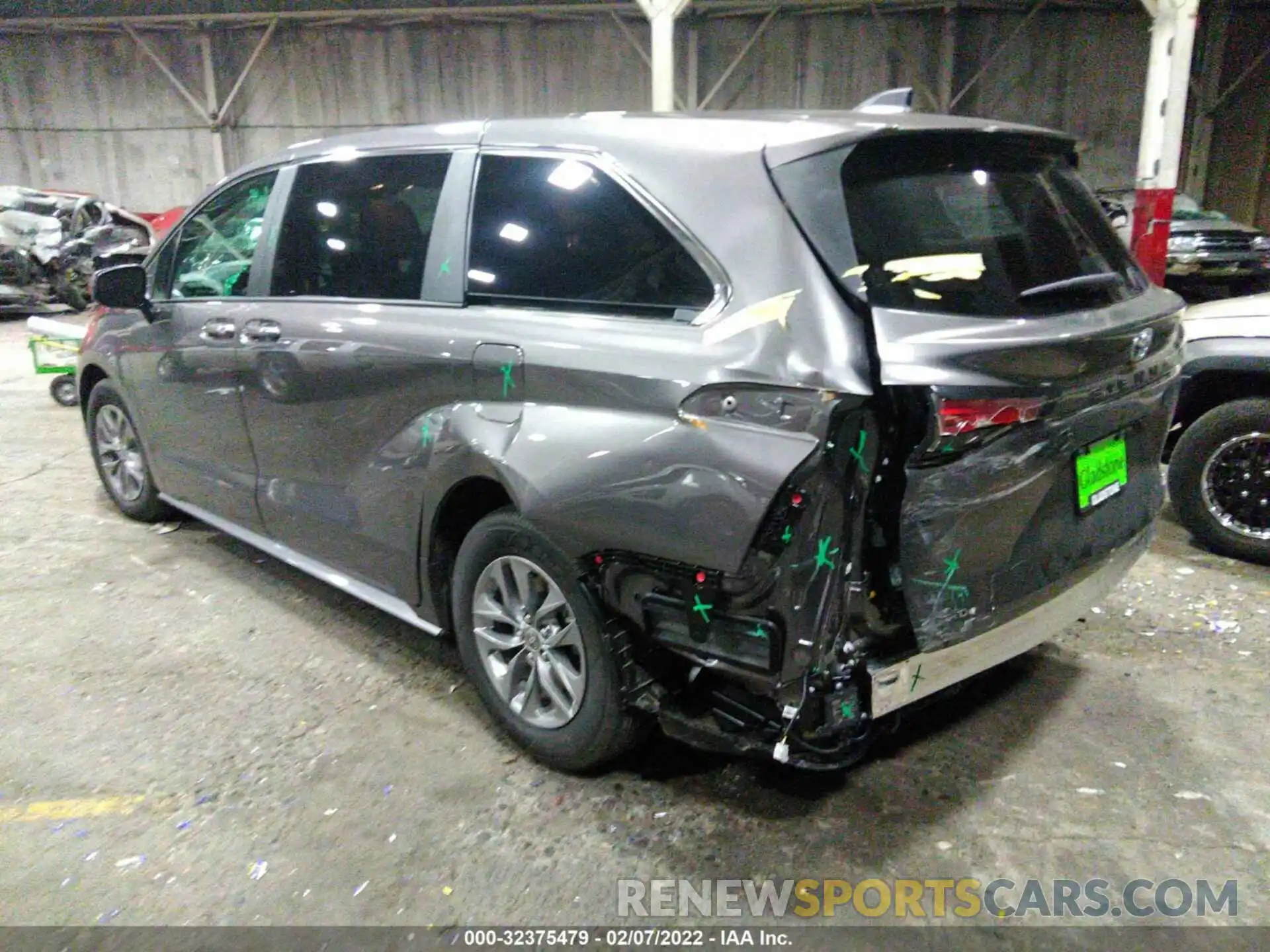 3 Photograph of a damaged car 5TDKSKFC7NS046042 TOYOTA SIENNA 2022