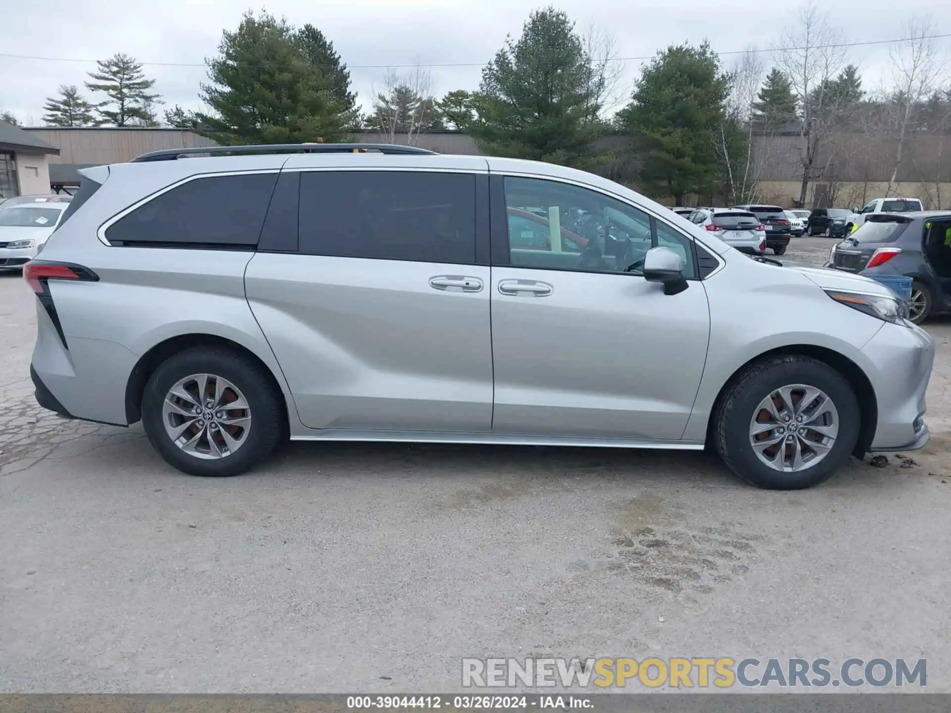 13 Photograph of a damaged car 5TDKSKFC9NS046382 TOYOTA SIENNA 2022