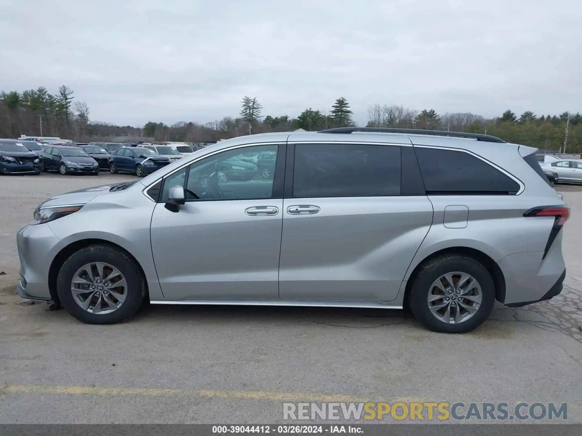 14 Photograph of a damaged car 5TDKSKFC9NS046382 TOYOTA SIENNA 2022