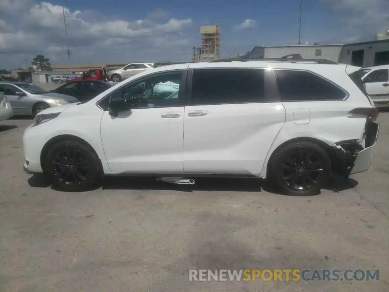 9 Photograph of a damaged car 5TDXRKEC0NS099734 TOYOTA SIENNA 2022