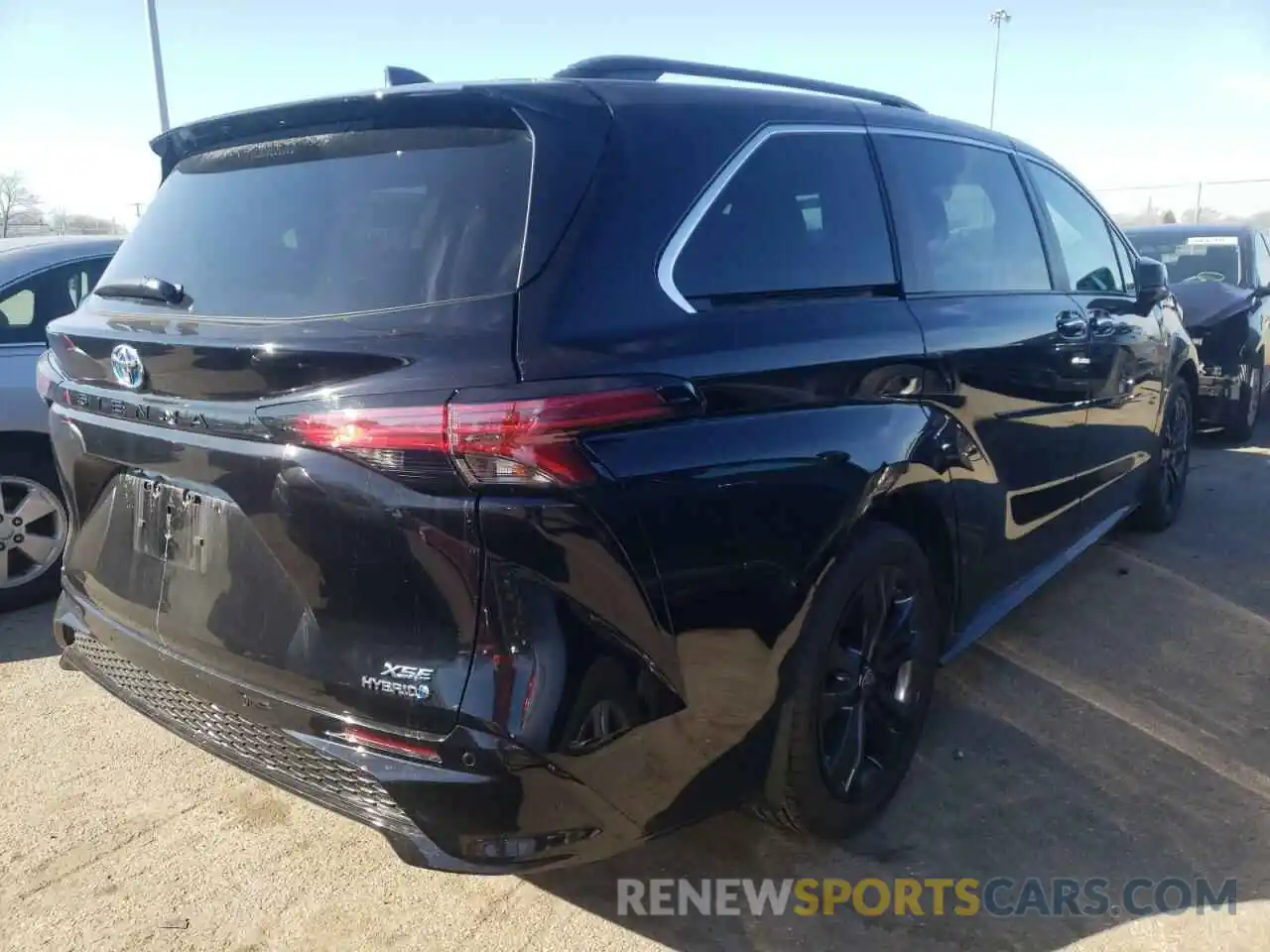 4 Photograph of a damaged car 5TDXRKEC4NS083679 TOYOTA SIENNA 2022