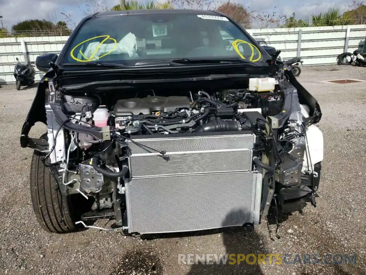 9 Photograph of a damaged car 5TDXRKEC4NS089241 TOYOTA SIENNA 2022