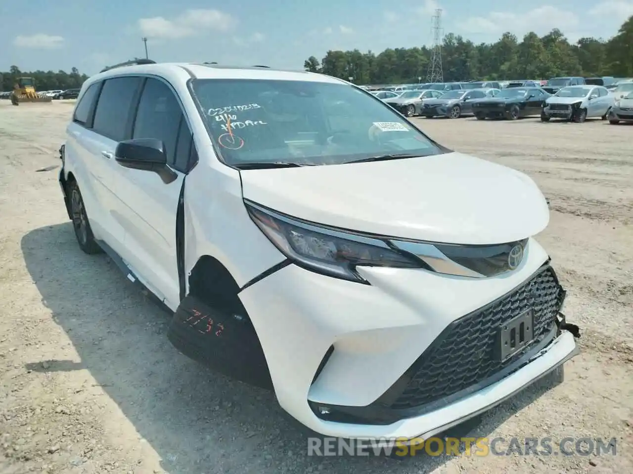 1 Photograph of a damaged car 5TDXRKEC5NS077728 TOYOTA SIENNA 2022