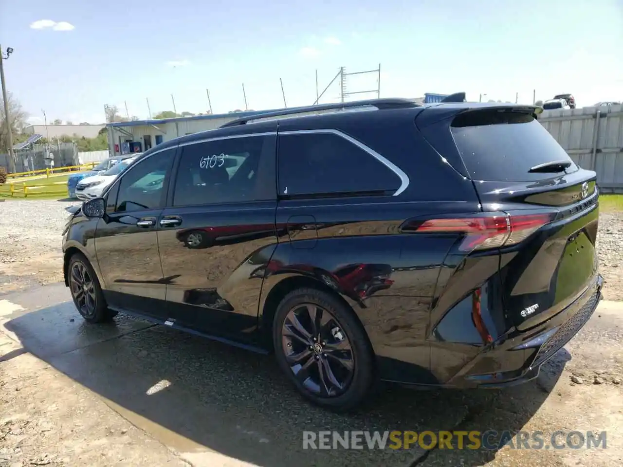 3 Photograph of a damaged car 5TDXRKEC5NS087546 TOYOTA SIENNA 2022