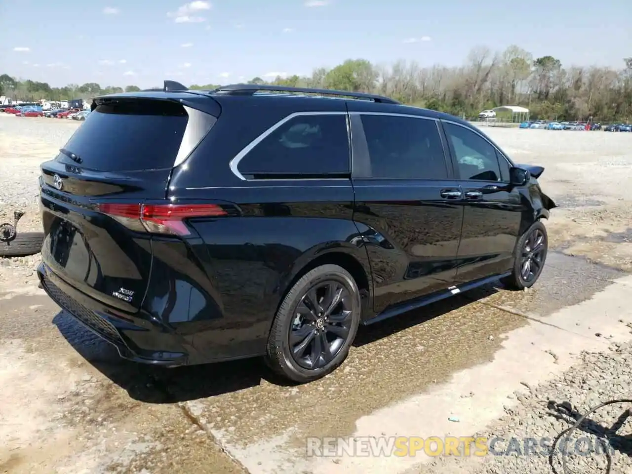 4 Photograph of a damaged car 5TDXRKEC5NS087546 TOYOTA SIENNA 2022