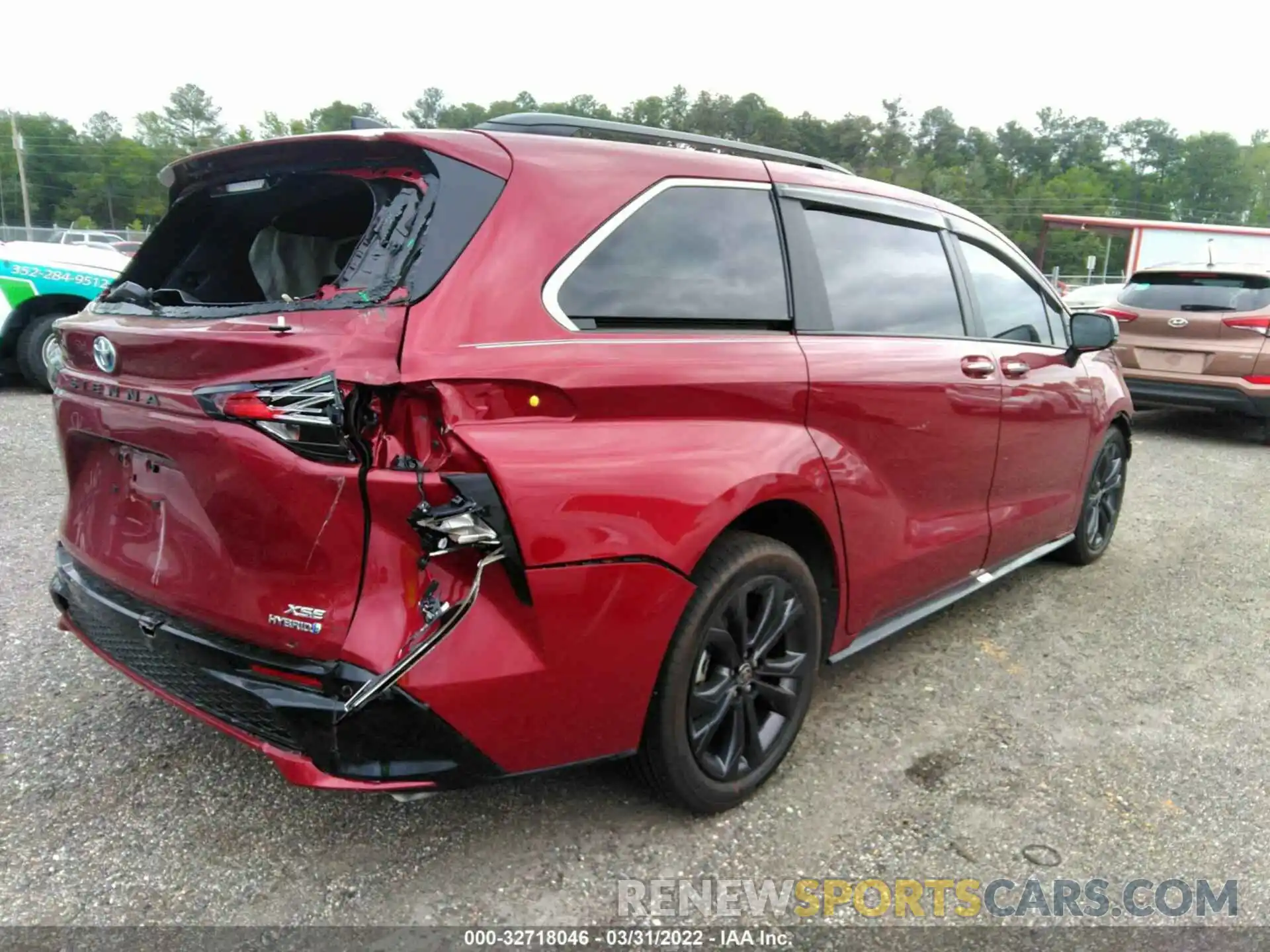 4 Photograph of a damaged car 5TDXRKEC5NS102112 TOYOTA SIENNA 2022