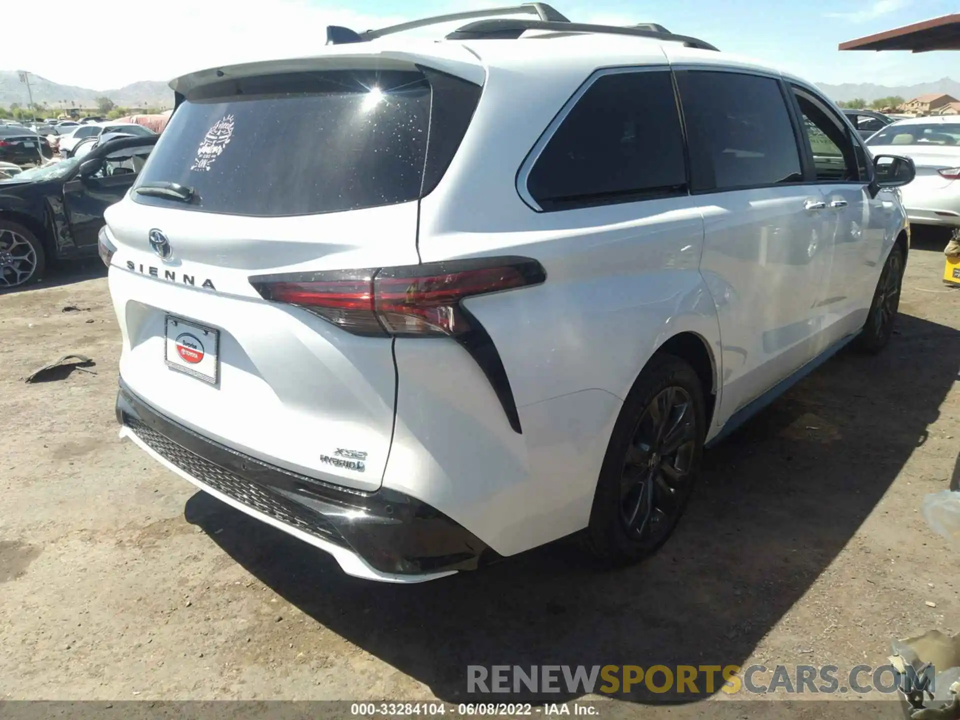 4 Photograph of a damaged car 5TDXRKEC9NS113968 TOYOTA SIENNA 2022