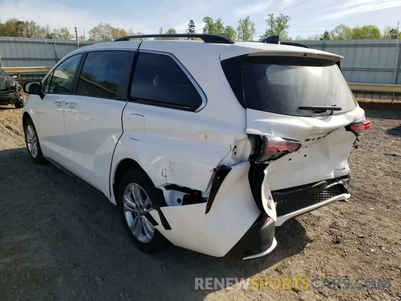 3 Photograph of a damaged car 5TDXSKFC5NS043923 TOYOTA SIENNA 2022