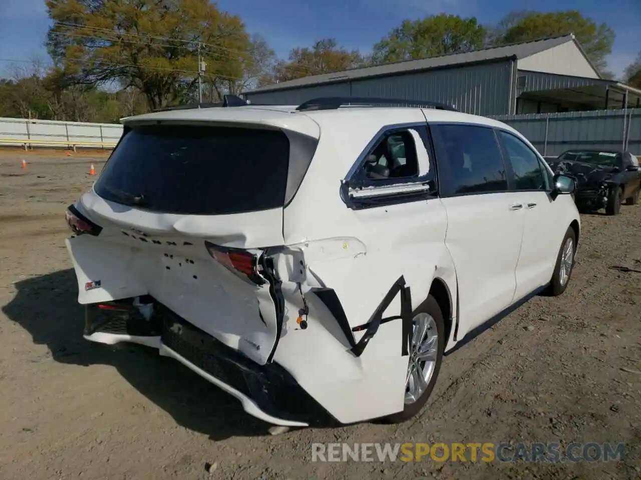 4 Photograph of a damaged car 5TDXSKFC5NS043923 TOYOTA SIENNA 2022