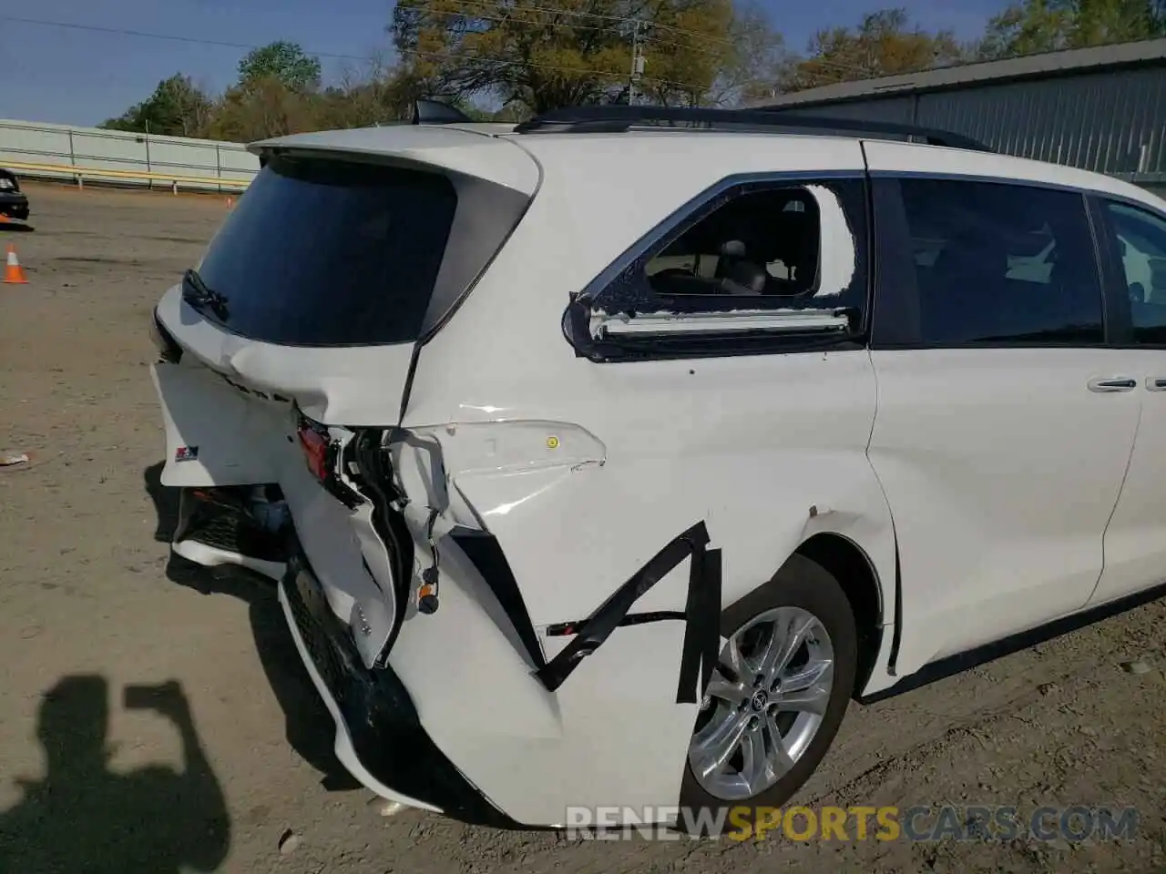 9 Photograph of a damaged car 5TDXSKFC5NS043923 TOYOTA SIENNA 2022