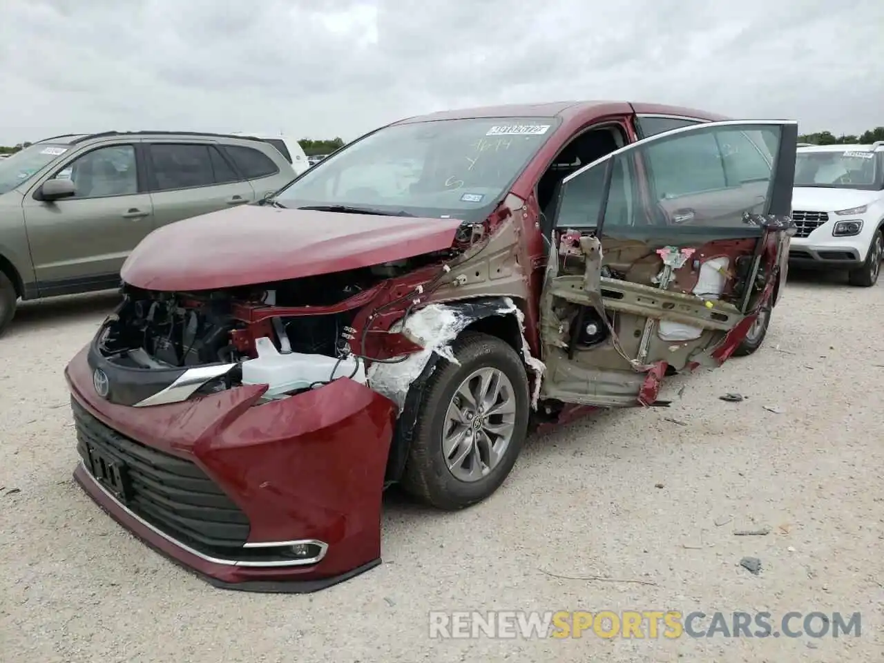 9 Photograph of a damaged car 5TDYRKEC0NS074949 TOYOTA SIENNA 2022