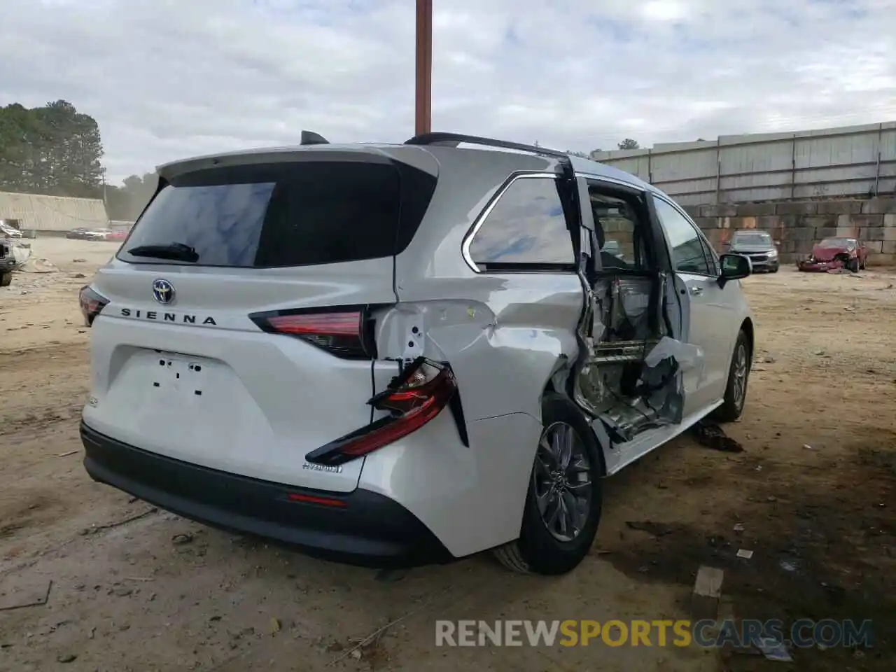 4 Photograph of a damaged car 5TDYRKEC0NS083165 TOYOTA SIENNA 2022