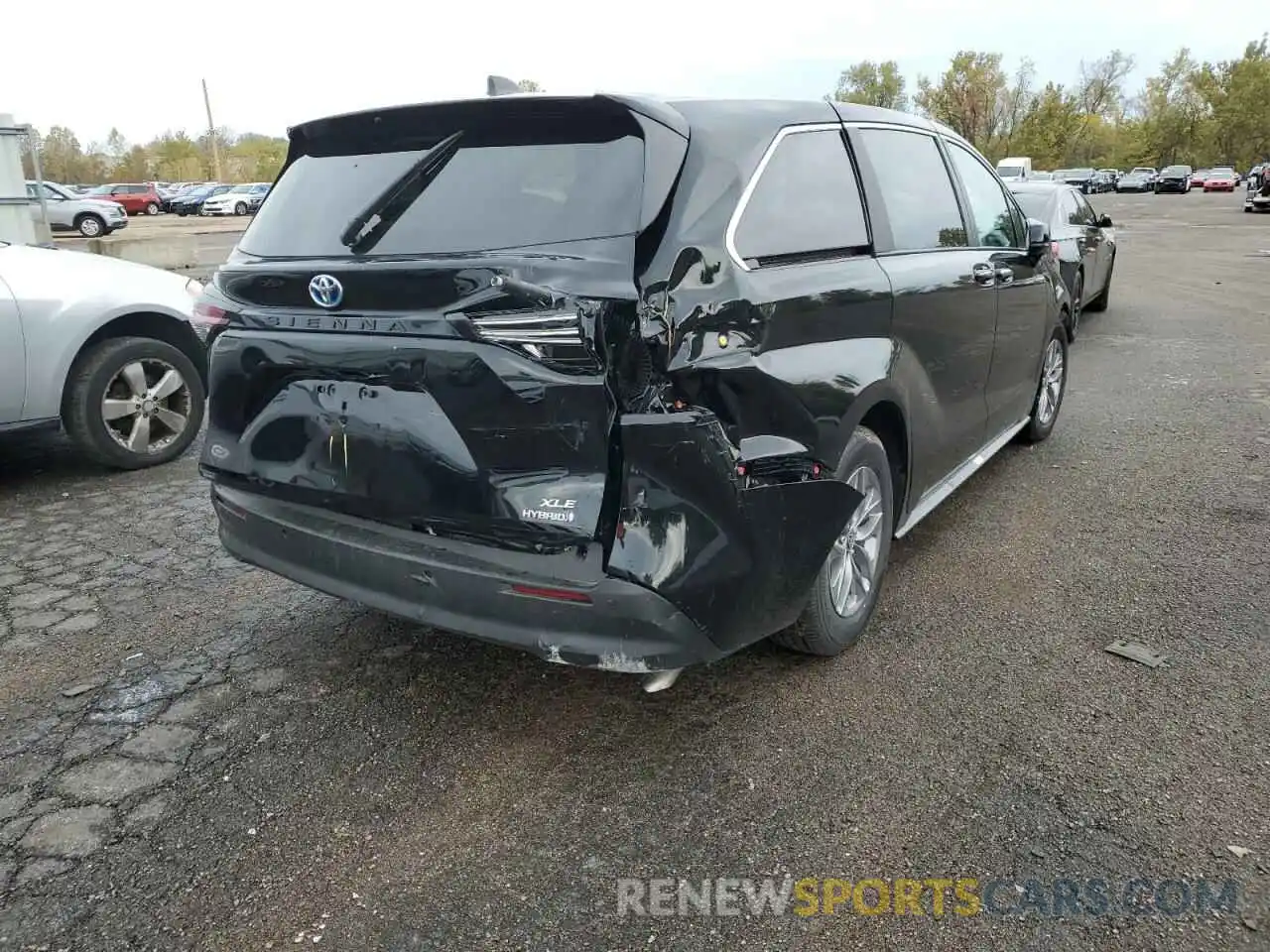 4 Photograph of a damaged car 5TDYRKEC1NS109613 TOYOTA SIENNA 2022