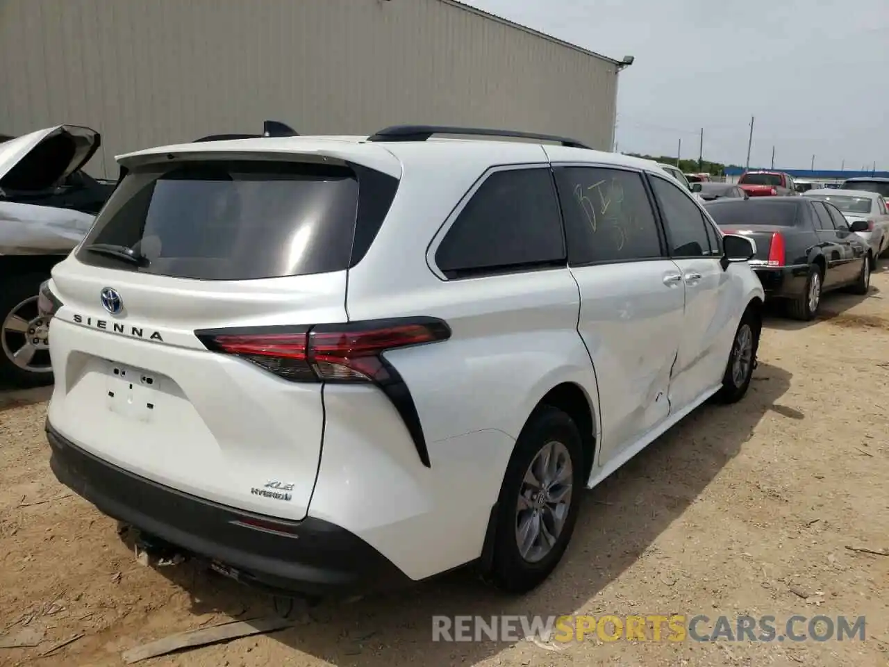 4 Photograph of a damaged car 5TDYRKEC2NS078551 TOYOTA SIENNA 2022