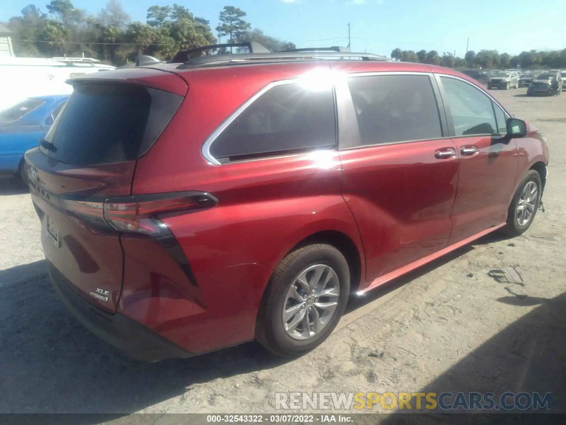 4 Photograph of a damaged car 5TDYRKEC2NS086178 TOYOTA SIENNA 2022