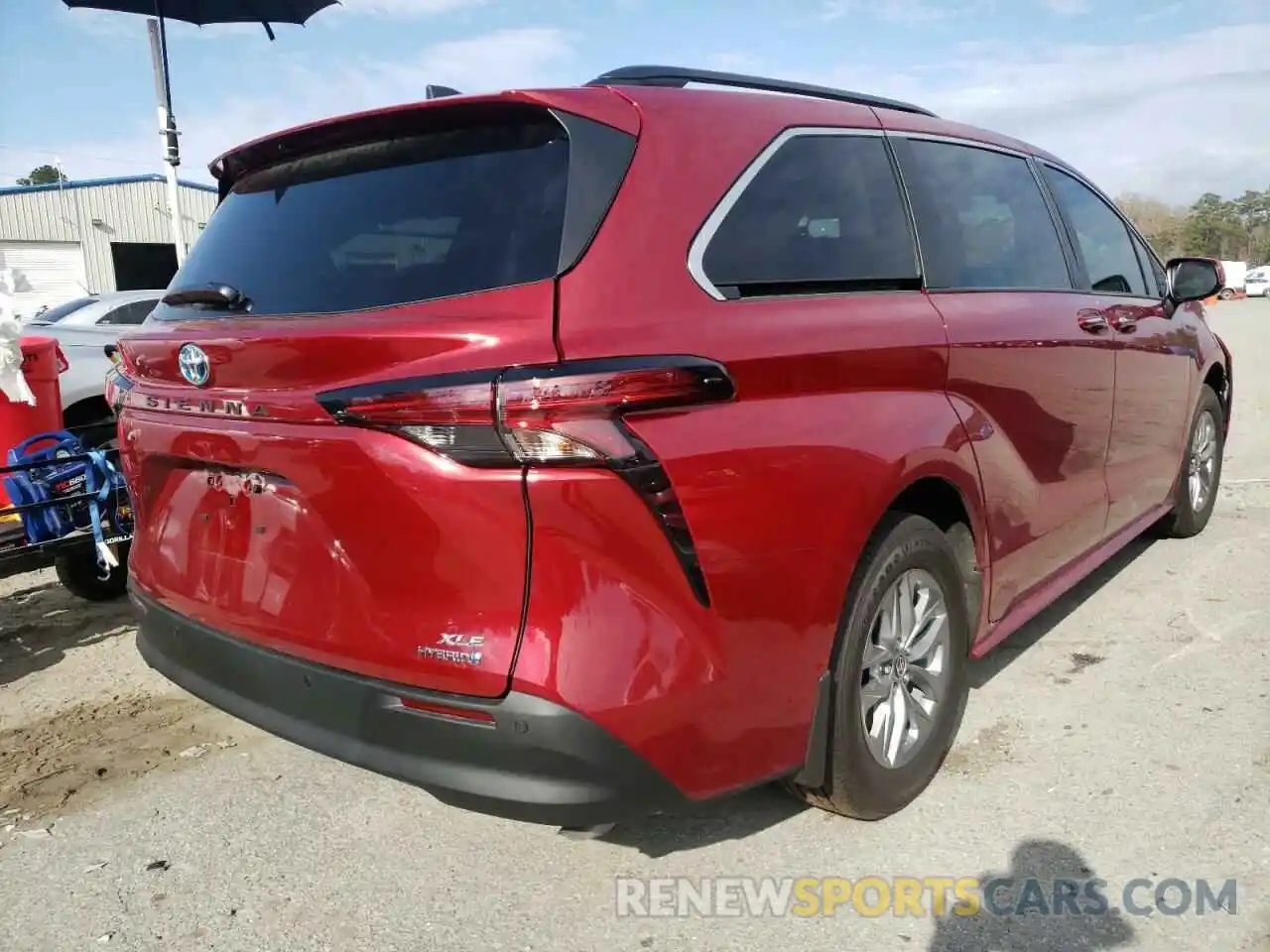 4 Photograph of a damaged car 5TDYRKEC3NS083810 TOYOTA SIENNA 2022