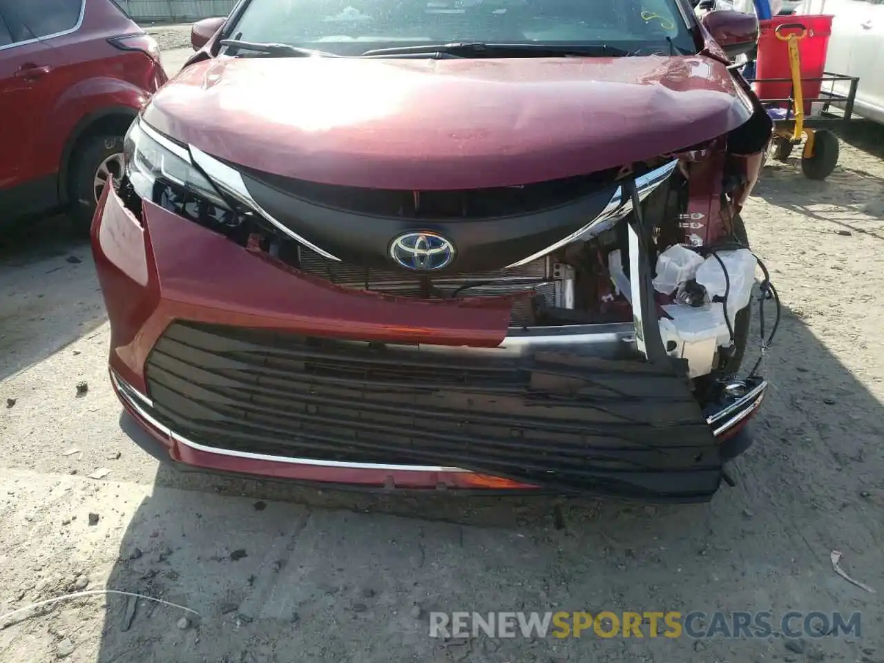 9 Photograph of a damaged car 5TDYRKEC3NS083810 TOYOTA SIENNA 2022