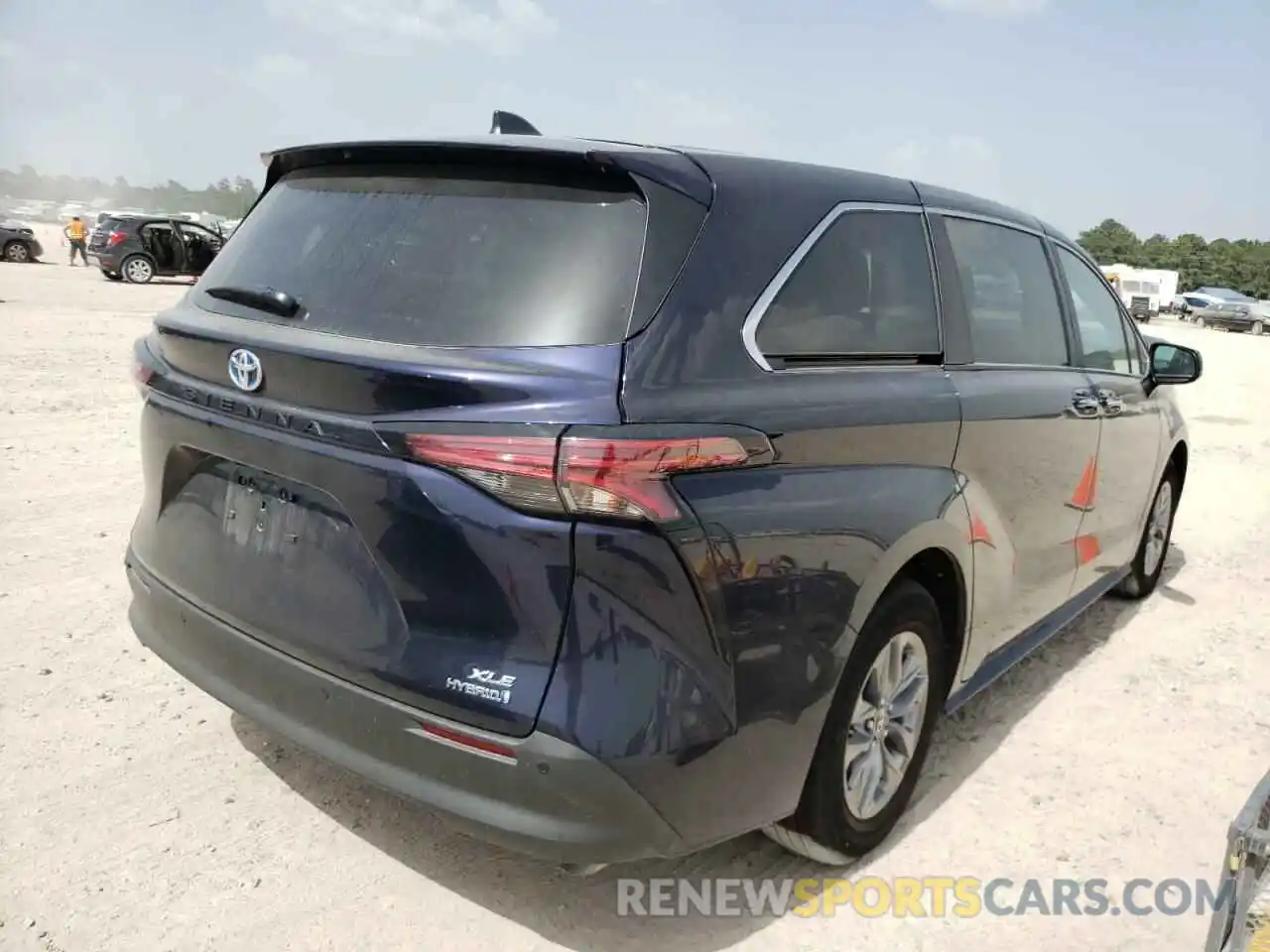 4 Photograph of a damaged car 5TDYRKEC3NS103506 TOYOTA SIENNA 2022