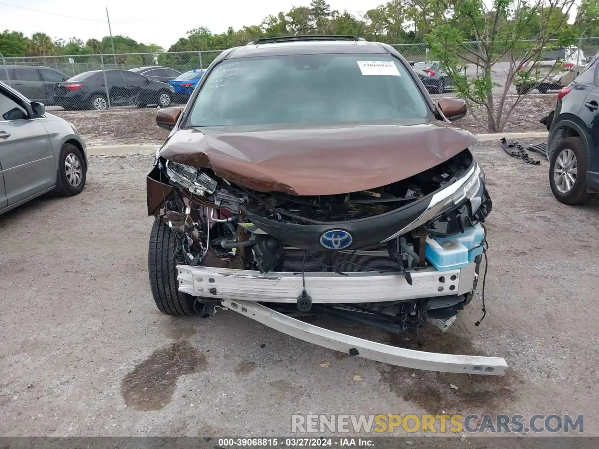 13 Photograph of a damaged car 5TDYRKEC3NS114991 TOYOTA SIENNA 2022