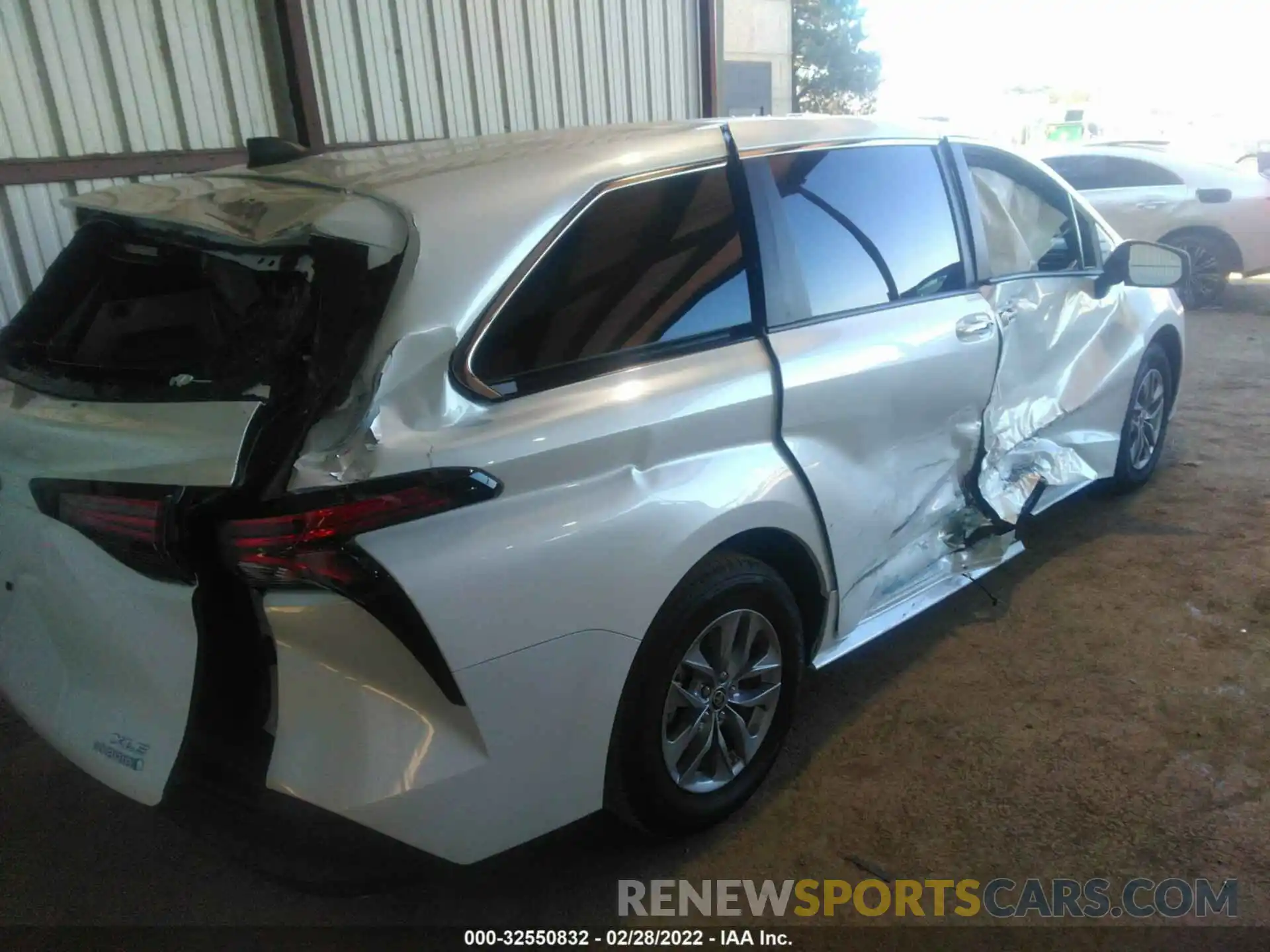 4 Photograph of a damaged car 5TDYRKEC4NS100789 TOYOTA SIENNA 2022