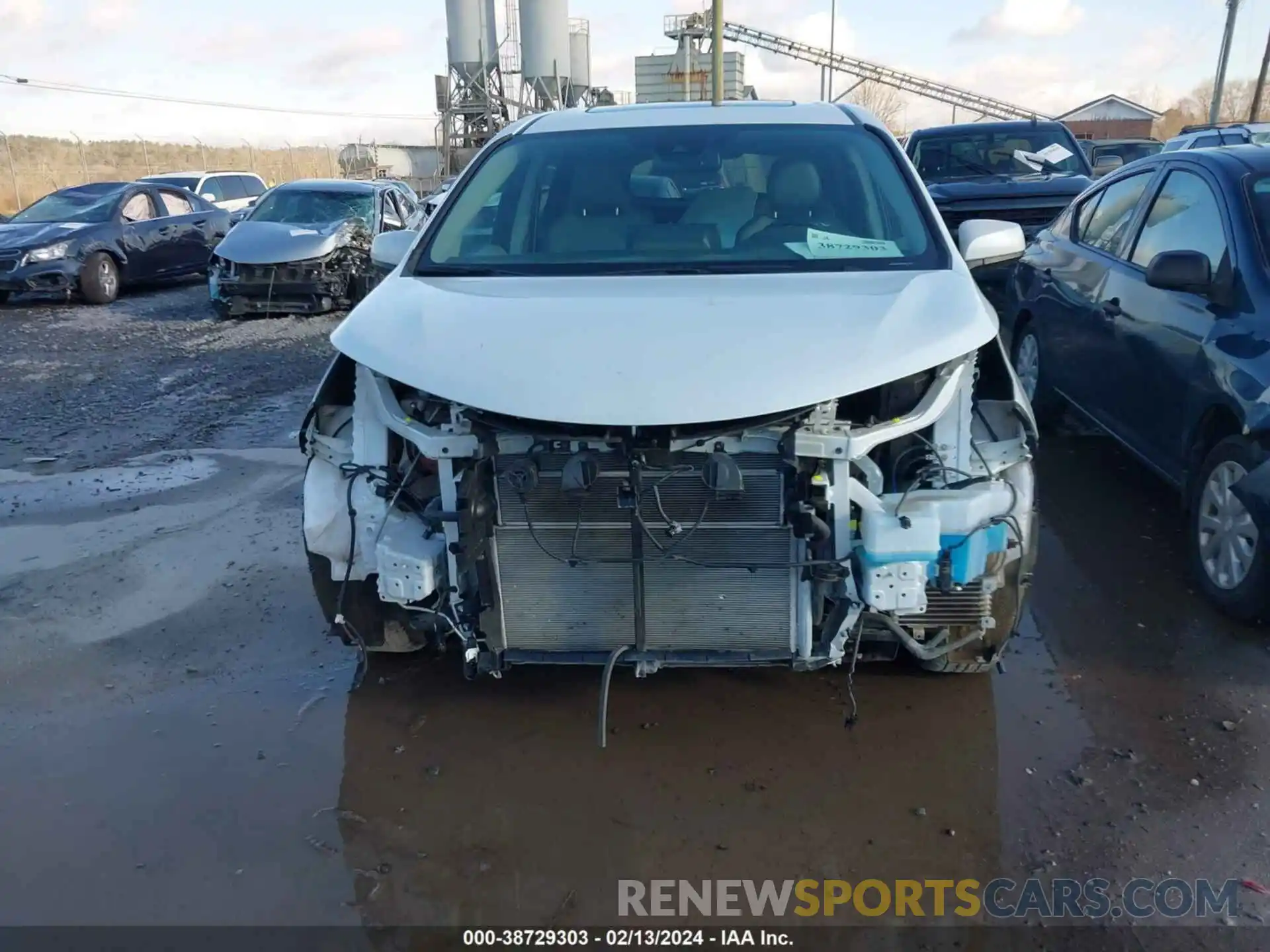 12 Photograph of a damaged car 5TDYRKEC4NS131265 TOYOTA SIENNA 2022