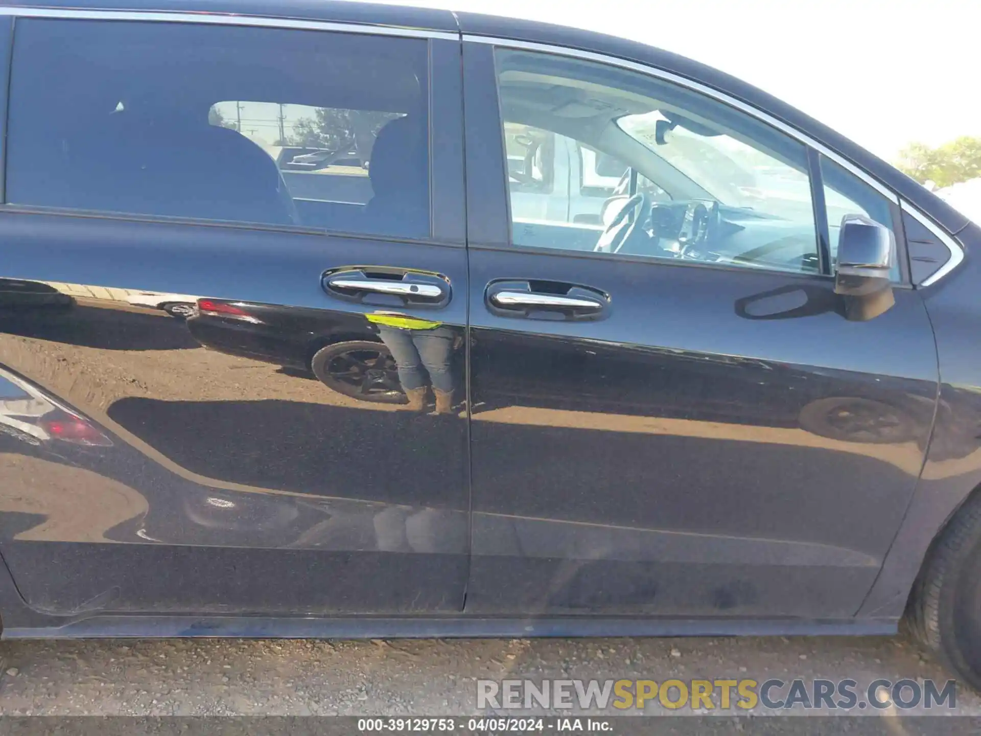 14 Photograph of a damaged car 5TDYRKEC5NS134093 TOYOTA SIENNA 2022