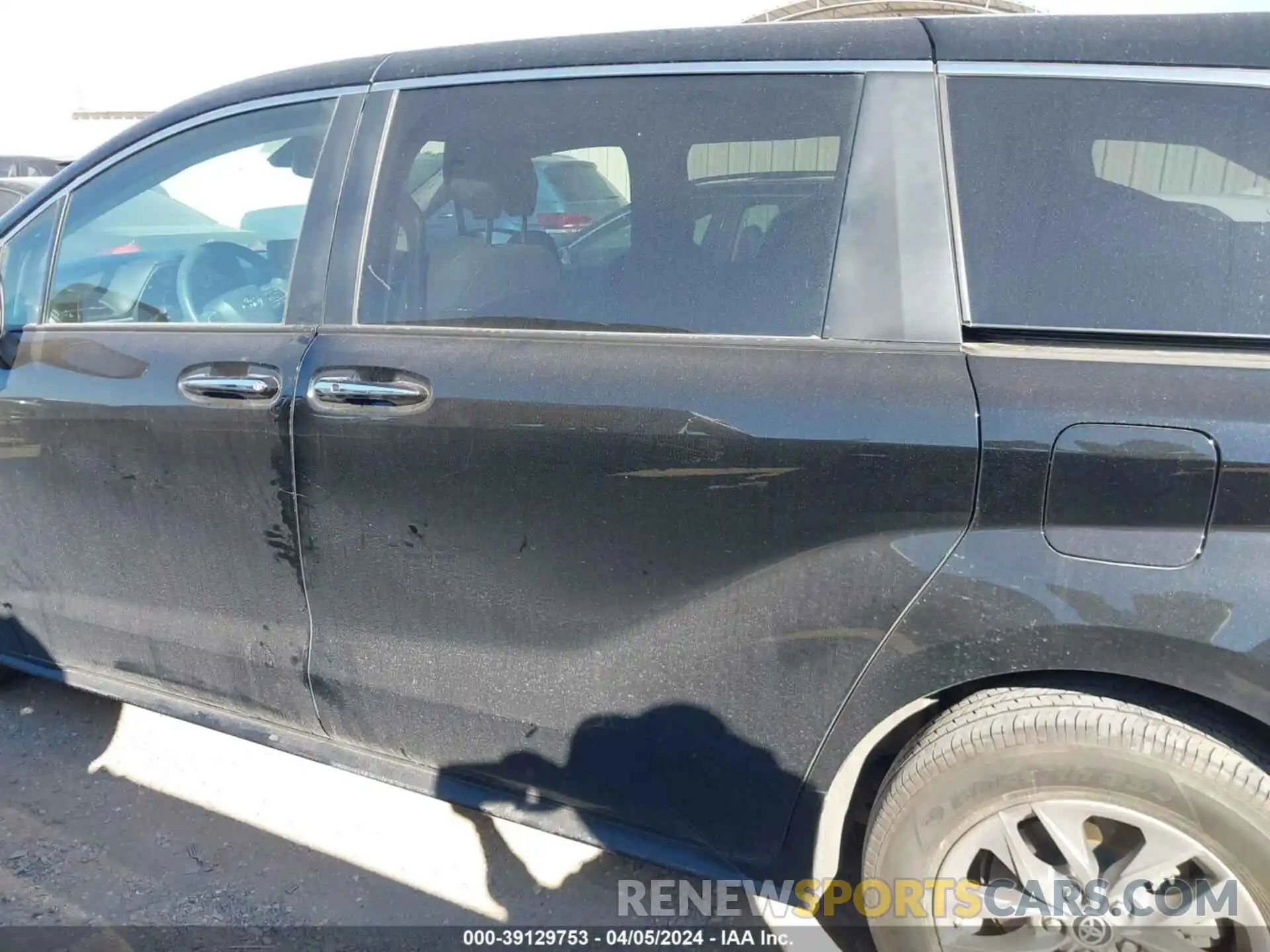 15 Photograph of a damaged car 5TDYRKEC5NS134093 TOYOTA SIENNA 2022