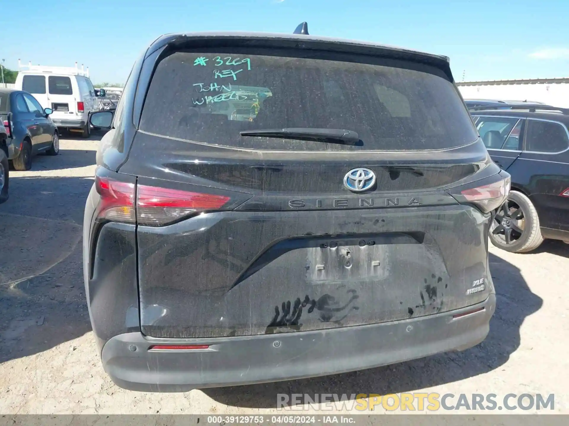 17 Photograph of a damaged car 5TDYRKEC5NS134093 TOYOTA SIENNA 2022