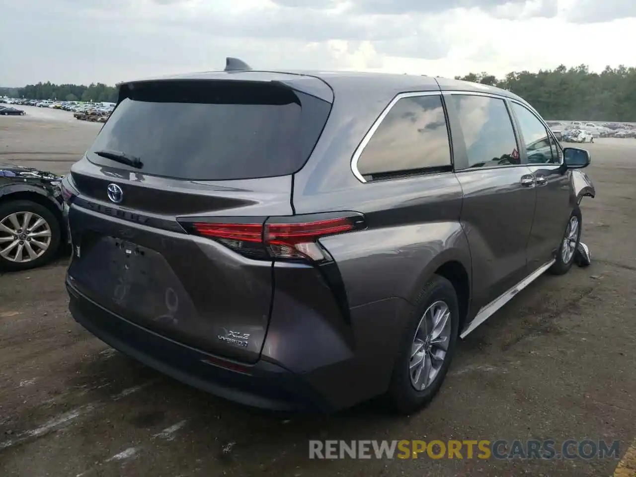 4 Photograph of a damaged car 5TDYRKEC7NS075550 TOYOTA SIENNA 2022