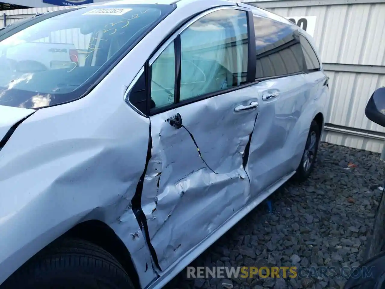 9 Photograph of a damaged car 5TDYRKEC7NS090467 TOYOTA SIENNA 2022