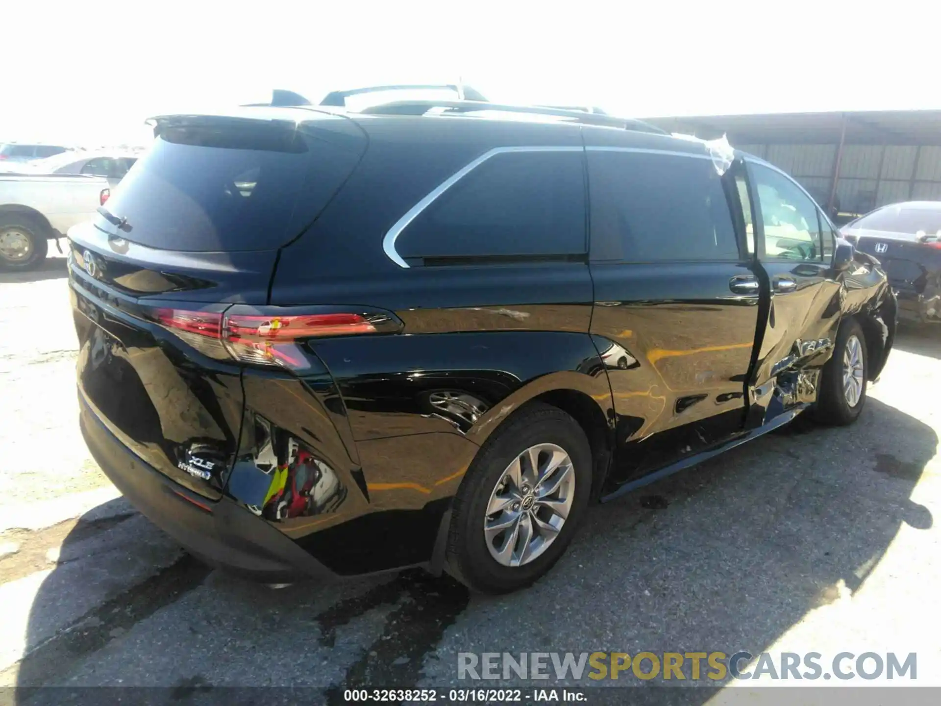 4 Photograph of a damaged car 5TDYRKEC7NS091828 TOYOTA SIENNA 2022