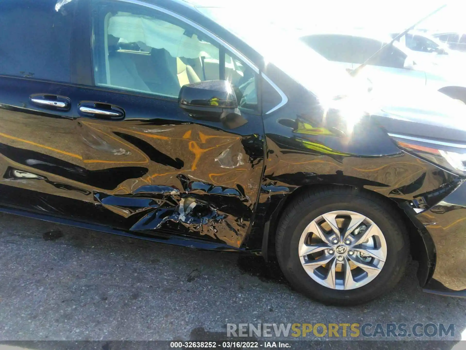 6 Photograph of a damaged car 5TDYRKEC7NS091828 TOYOTA SIENNA 2022