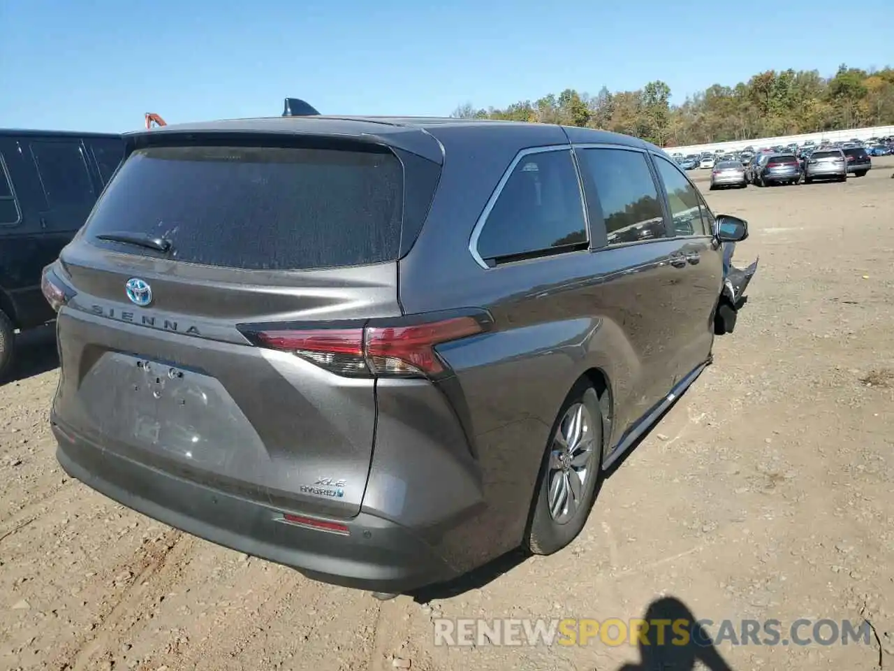 4 Photograph of a damaged car 5TDYRKEC7NS126299 TOYOTA SIENNA 2022