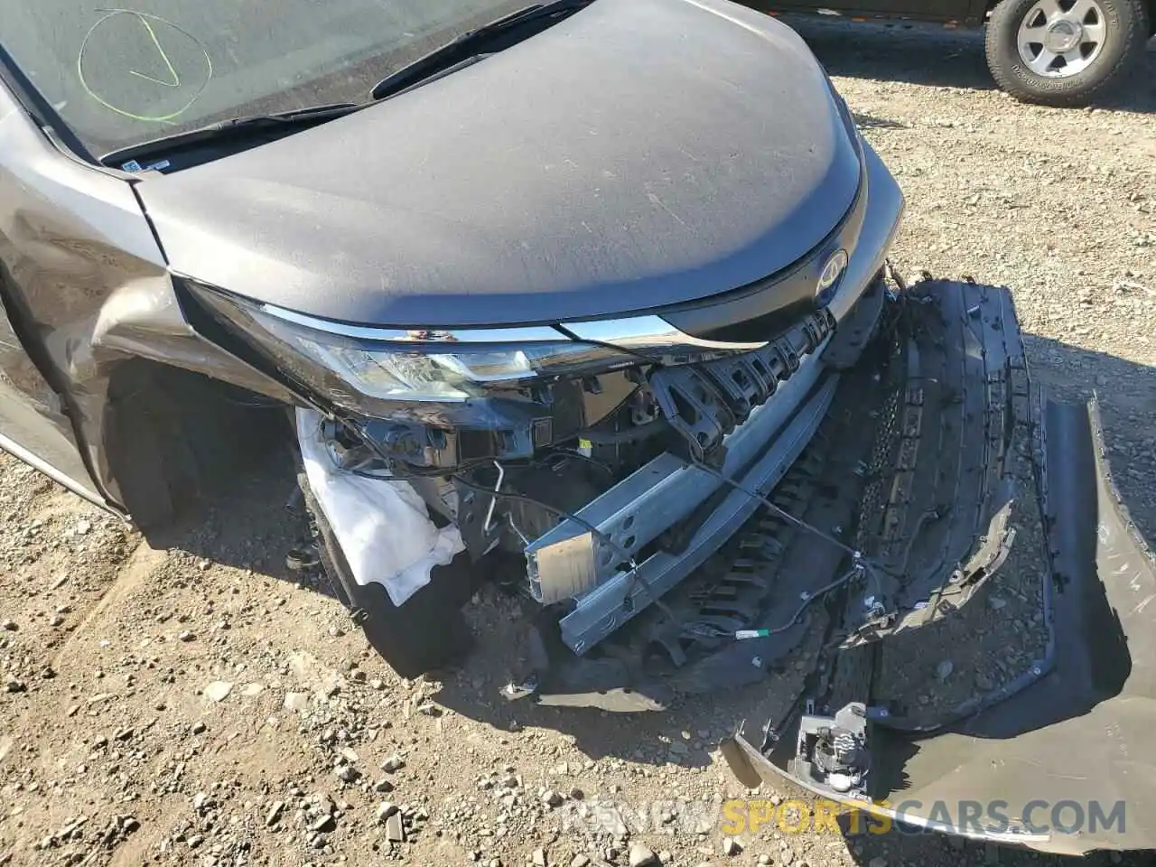 9 Photograph of a damaged car 5TDYRKEC7NS126299 TOYOTA SIENNA 2022