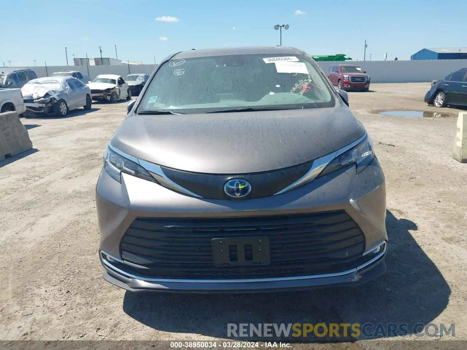 12 Photograph of a damaged car 5TDYRKEC8N5114940 TOYOTA SIENNA 2022