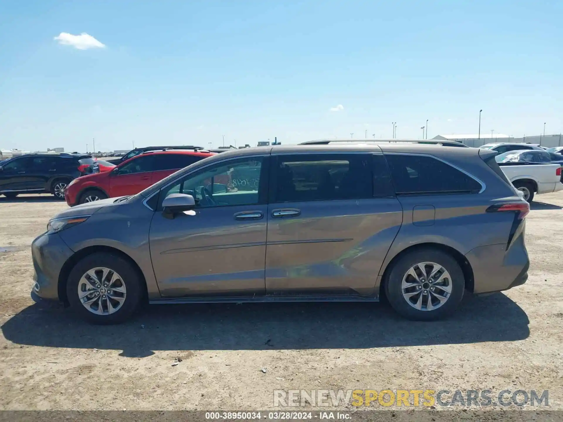 14 Photograph of a damaged car 5TDYRKEC8N5114940 TOYOTA SIENNA 2022