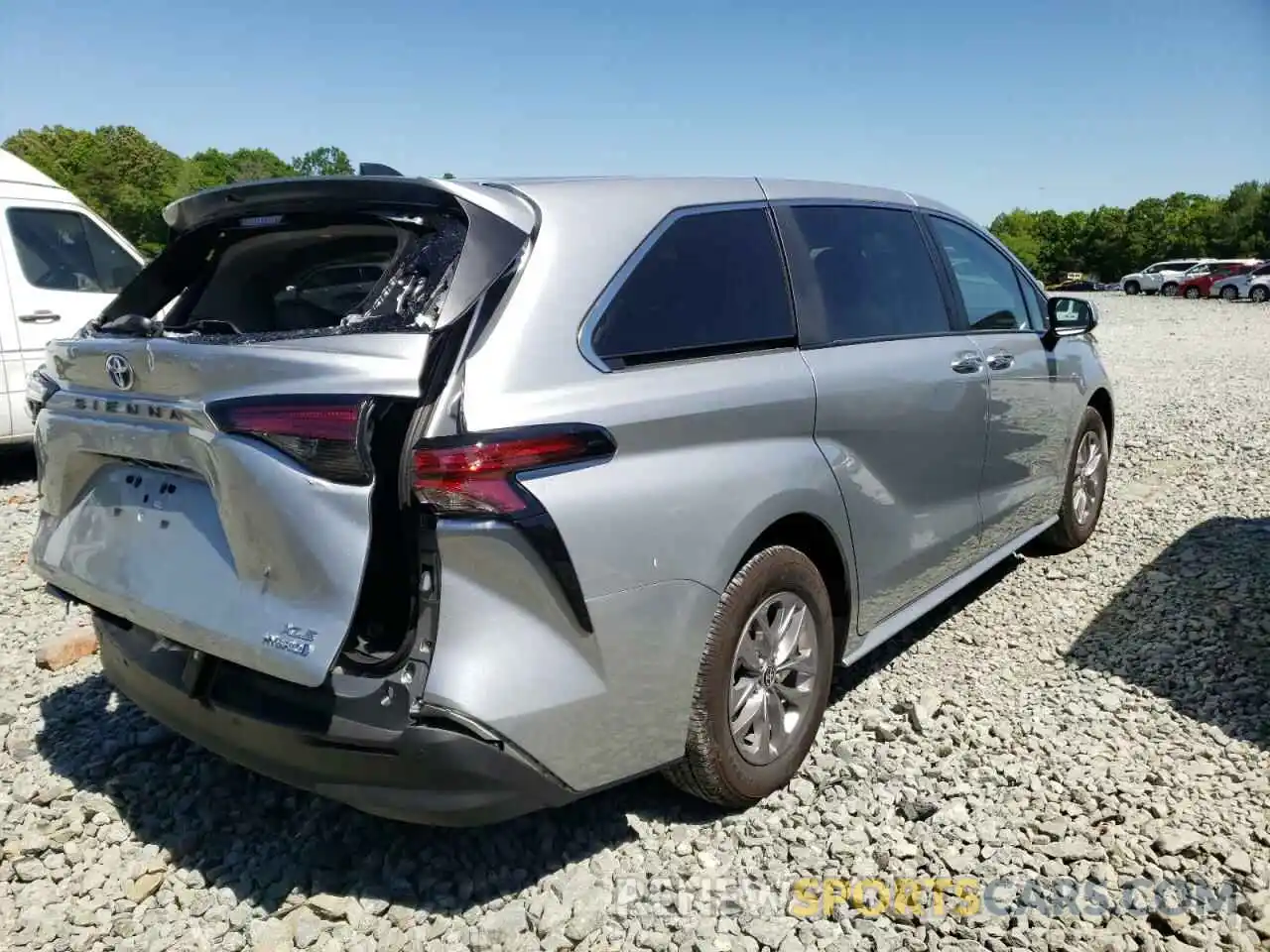 4 Photograph of a damaged car 5TDYRKEC8NS078912 TOYOTA SIENNA 2022