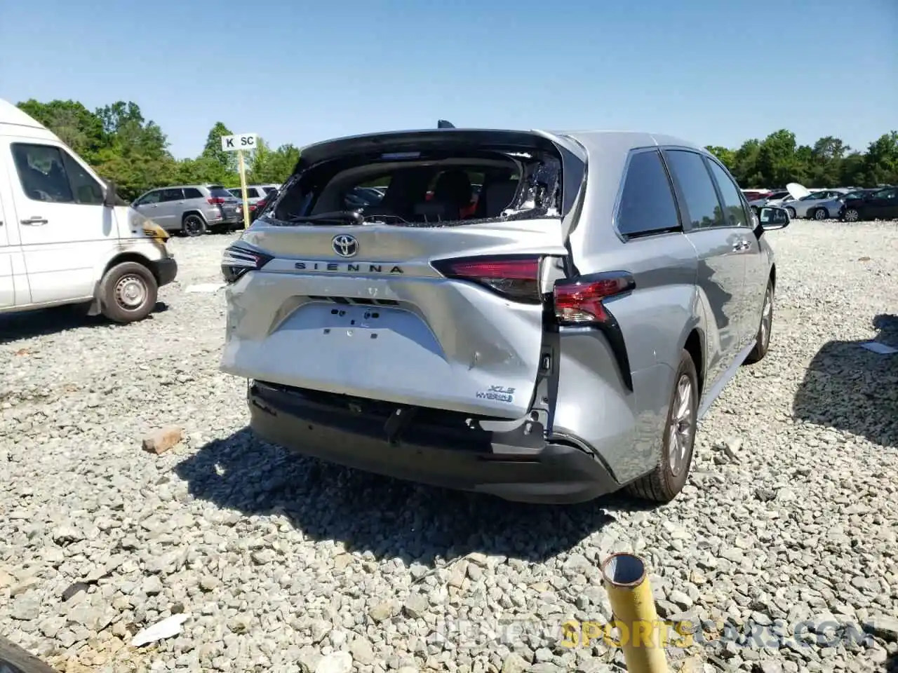 9 Photograph of a damaged car 5TDYRKEC8NS078912 TOYOTA SIENNA 2022