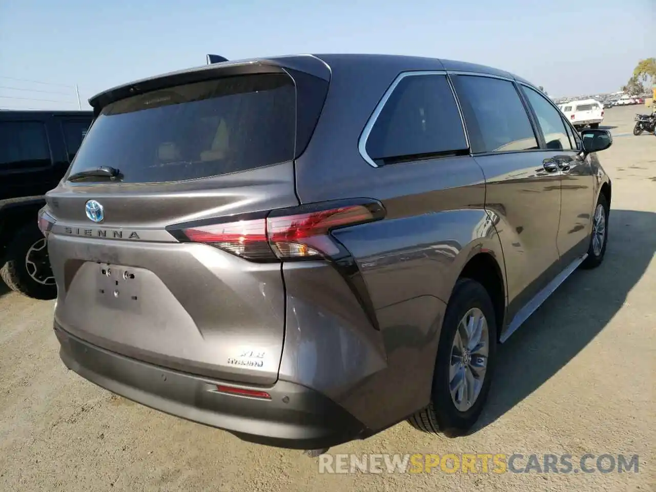 4 Photograph of a damaged car 5TDYRKEC8NS092115 TOYOTA SIENNA 2022