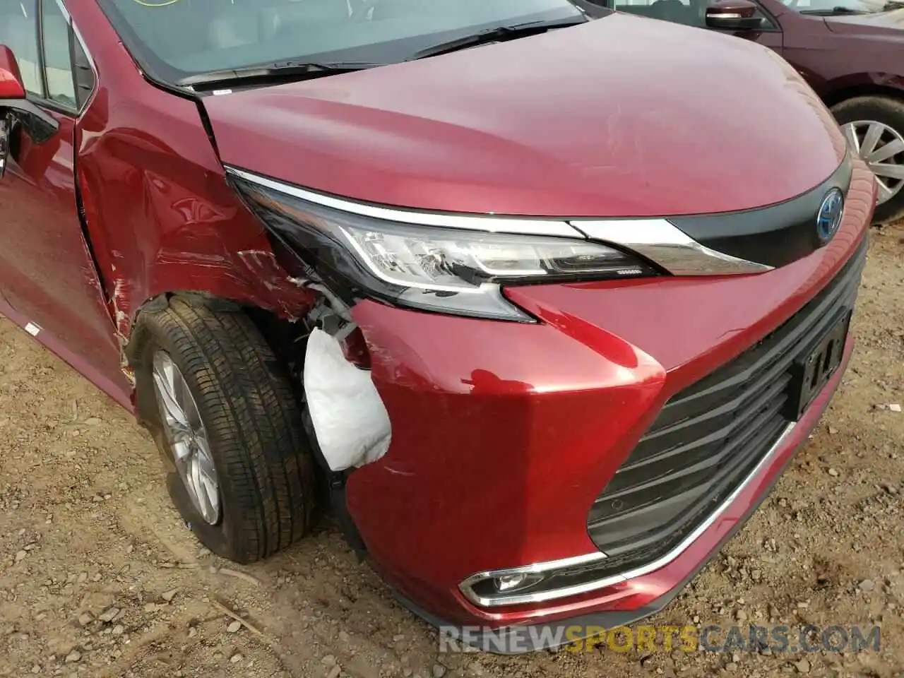 9 Photograph of a damaged car 5TDYRKEC8NS093300 TOYOTA SIENNA 2022