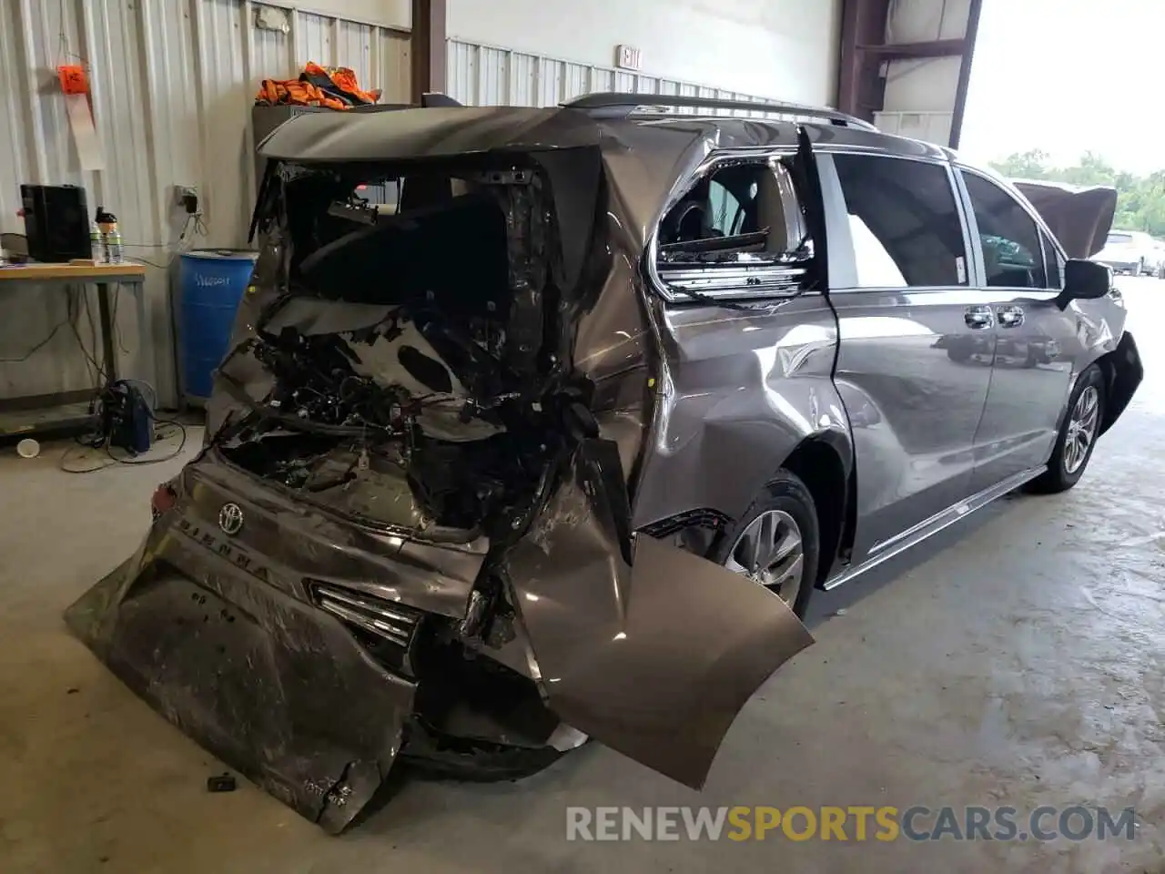 4 Photograph of a damaged car 5TDYRKEC8NS097959 TOYOTA SIENNA 2022