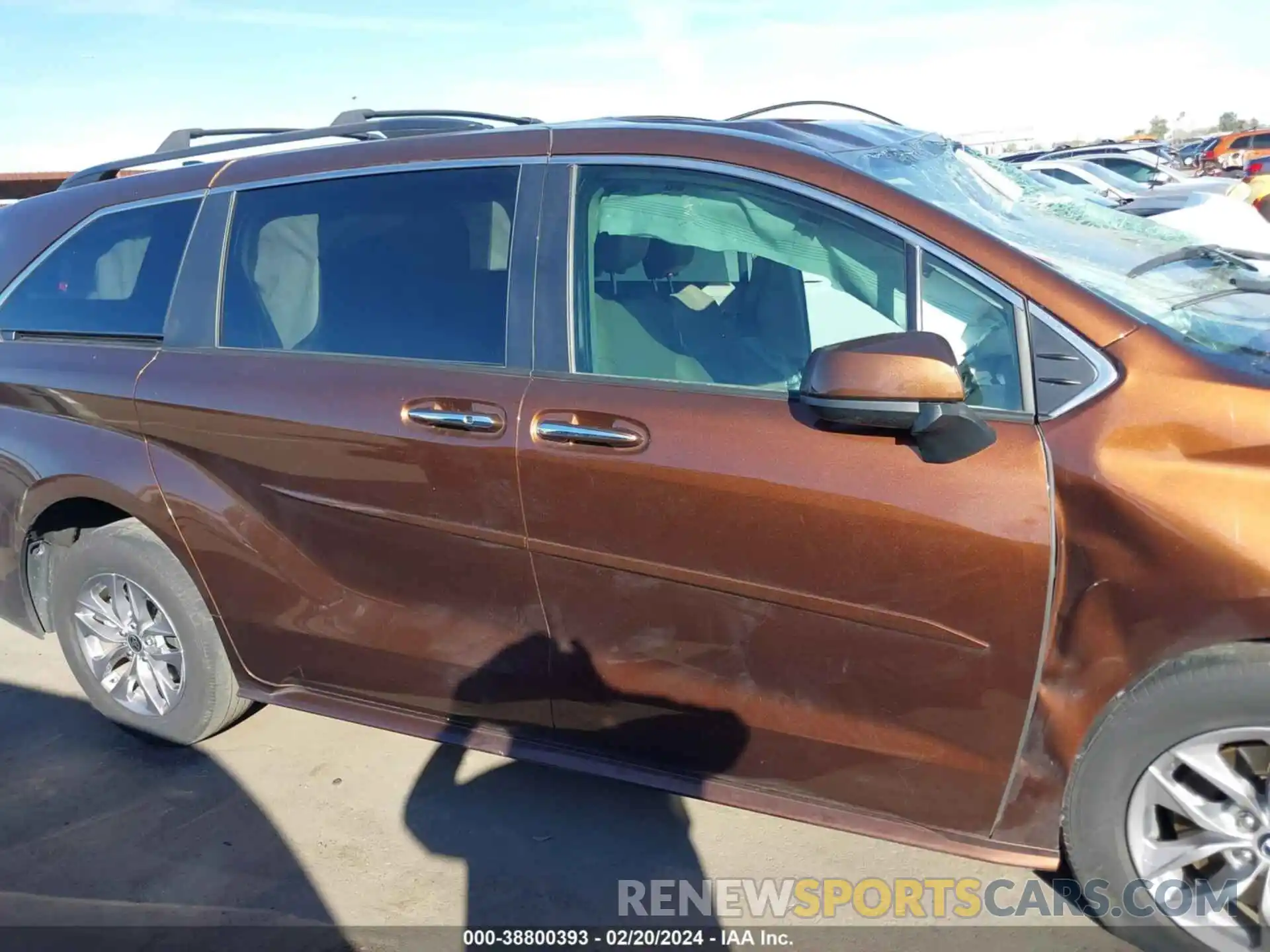 12 Photograph of a damaged car 5TDYRKEC9NS088042 TOYOTA SIENNA 2022