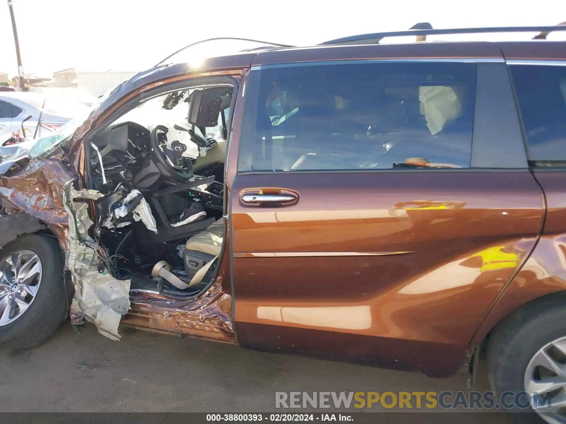 13 Photograph of a damaged car 5TDYRKEC9NS088042 TOYOTA SIENNA 2022