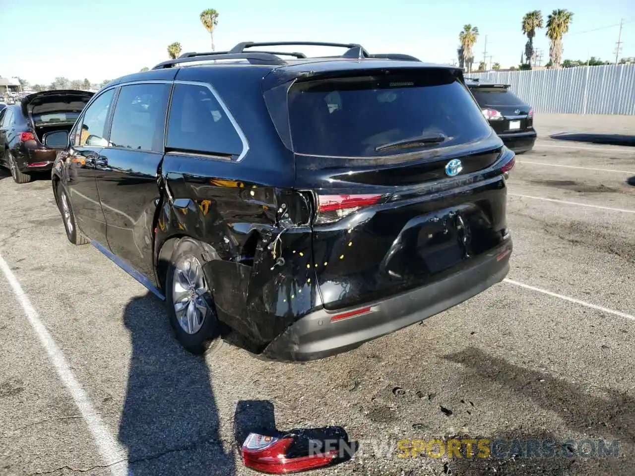 3 Photograph of a damaged car 5TDYRKECXNS081472 TOYOTA SIENNA 2022