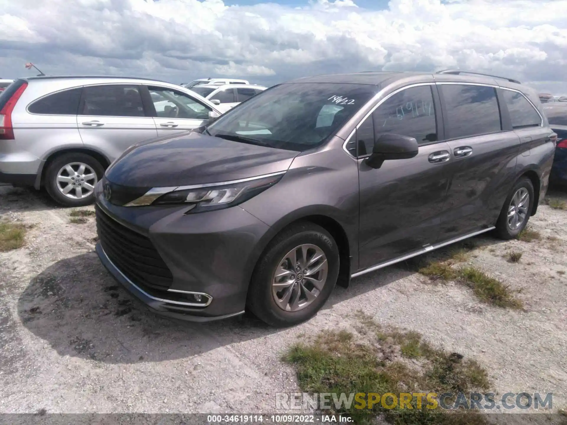 2 Photograph of a damaged car 5TDYRKECXNS124515 TOYOTA SIENNA 2022